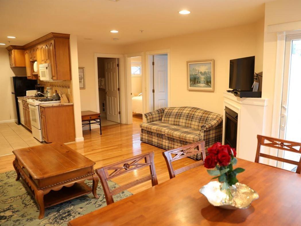 By The Sea Guests Bed & Breakfast And Suites Dennisport Habitación foto